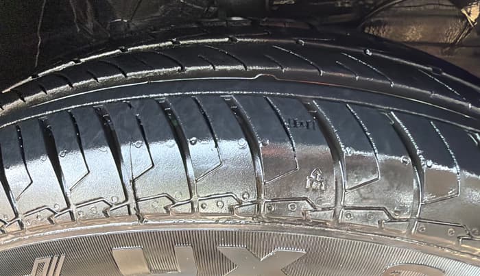 2023 Maruti Swift LXI, Petrol, Manual, 2,853 km, Right Front Tyre Tread