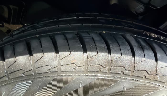 2023 Maruti Swift LXI, Petrol, Manual, 2,853 km, Left Rear Tyre Tread
