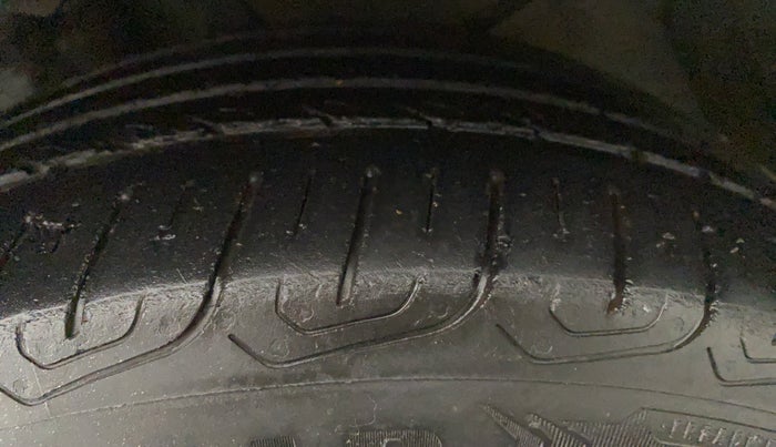 2016 Toyota Corolla Altis VL CVT PETROL, Petrol, Automatic, 93,355 km, Right Front Tyre Tread