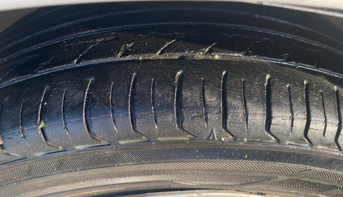 2015 Maruti Celerio ZXI AMT, Petrol, Automatic, 67,996 km, Right Front Tyre Tread