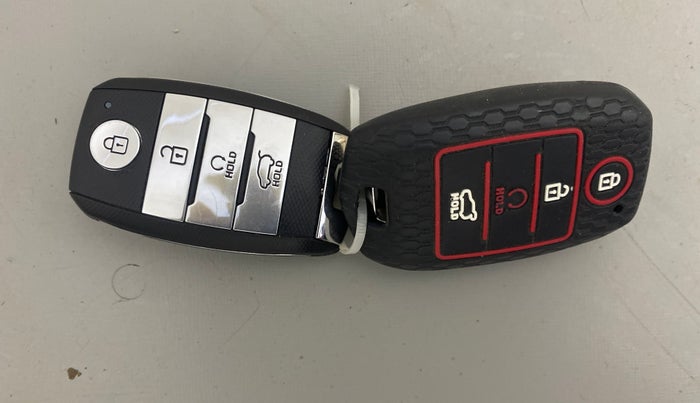 2022 KIA SONET HTX 1.0 IMT, Petrol, Manual, 27,350 km, Key Close Up