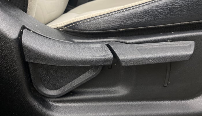 2022 KIA SONET HTX 1.0 IMT, Petrol, Manual, 27,350 km, Driver Side Adjustment Panel