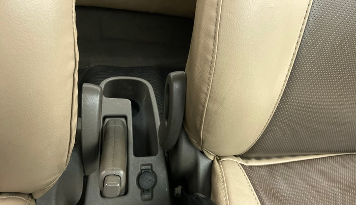 2011 Hyundai i10 MAGNA 1.2, Petrol, Manual, 96,731 km, Driver Side Adjustment Panel