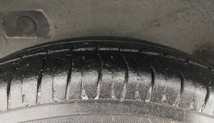 2011 Hyundai i10 MAGNA 1.2, Petrol, Manual, 96,731 km, Right Rear Tyre Tread
