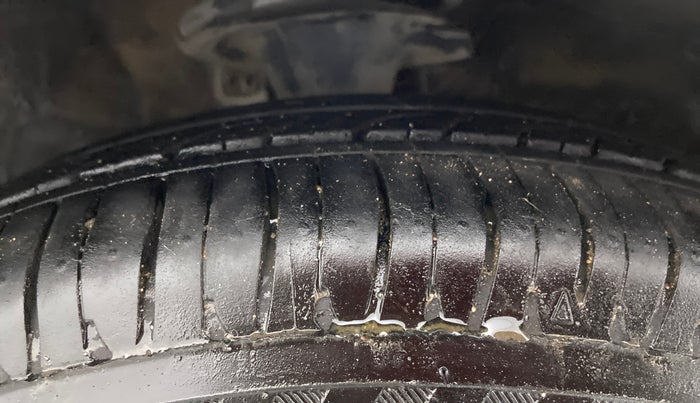 2011 Hyundai i10 MAGNA 1.2, Petrol, Manual, 96,731 km, Right Front Tyre Tread