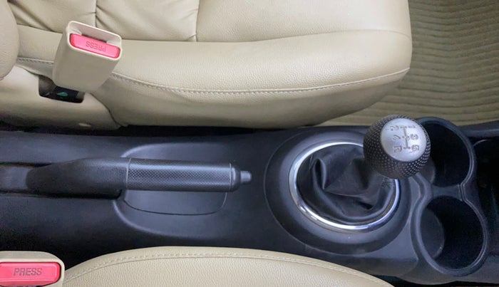 2014 Honda Mobilio 1.5L I-VTEC S, Petrol, Manual, 74,111 km, Gear Lever