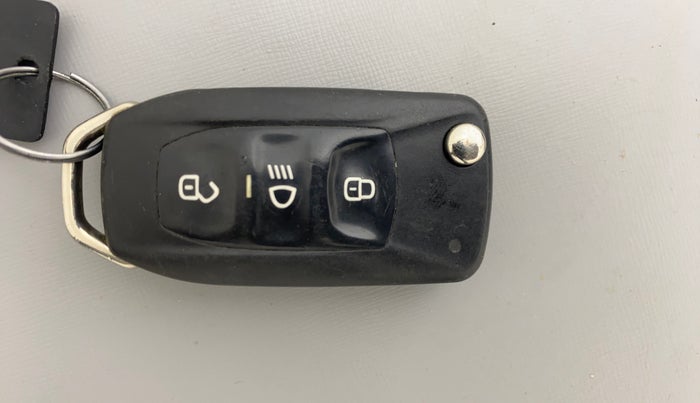 2017 Tata Tiago XZ PETROL, Petrol, Manual, 73,816 km, Key Close Up