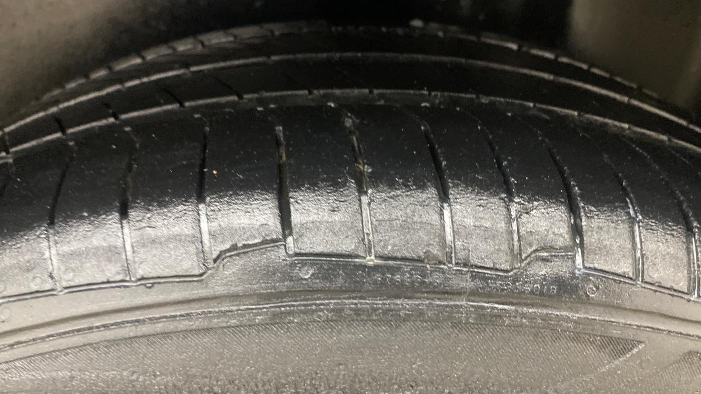 2015 Volkswagen Polo COMFORTLINE 1.2L, Petrol, Manual, 94,778 km, Left Rear Tyre Tread