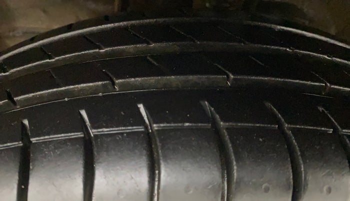 2017 Maruti Wagon R 1.0 VXI+ AMT, Petrol, Automatic, 37,963 km, Left Front Tyre Tread