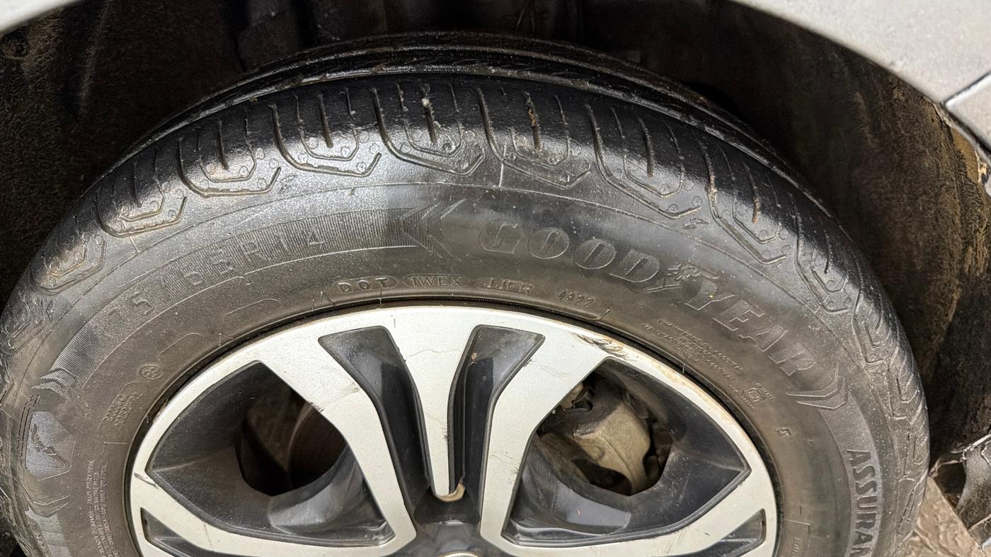 2023 Tata Tiago XTA PETROL, Petrol, Automatic, 27,984 km, Right Front Tyre Tread