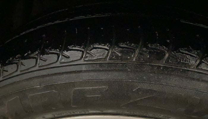 2017 Maruti Ciaz ZETA 1.4  MT PETROL, Petrol, Manual, 57,505 km, Left Front Tyre Tread