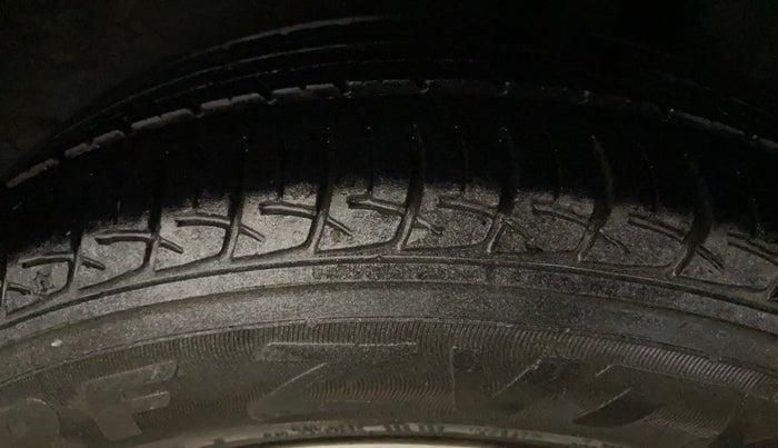 2017 Maruti Ciaz ZETA 1.4  MT PETROL, Petrol, Manual, 57,505 km, Left Rear Tyre Tread
