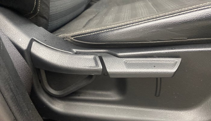 2022 KIA SONET HTK PLUS 1.2, Petrol, Manual, 40,604 km, Driver Side Adjustment Panel