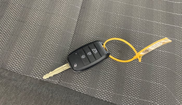 2022 KIA SONET HTK PLUS 1.2, Petrol, Manual, 40,604 km, Key Close Up