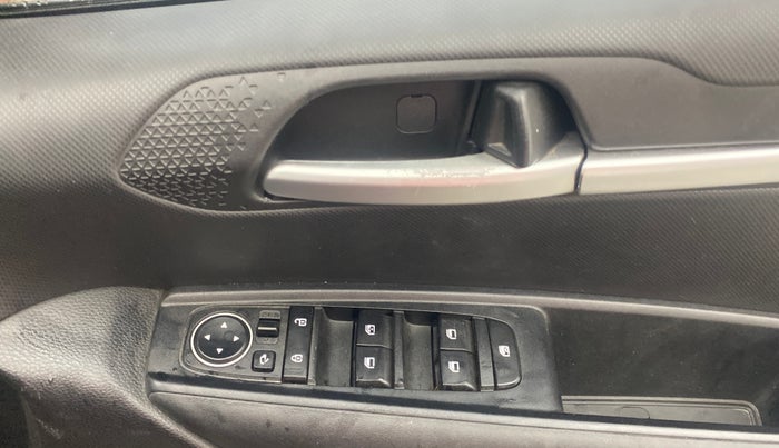 2022 KIA SONET HTK PLUS 1.2, Petrol, Manual, 40,604 km, Driver Side Door Panels Control