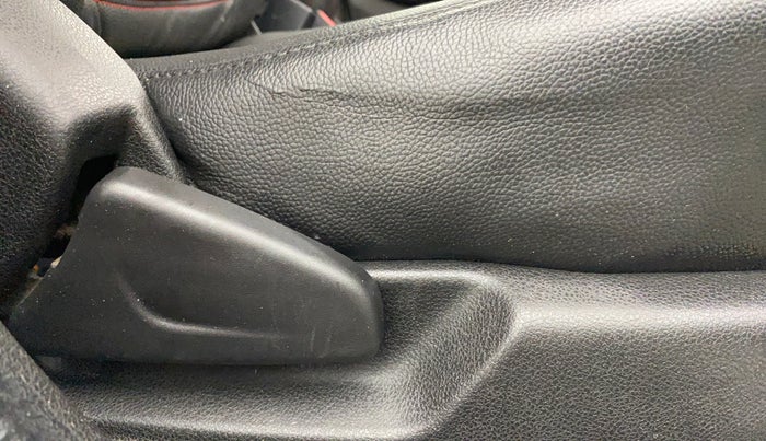 2018 Renault Kwid RXT 1.0 (O), CNG, Manual, 1,36,146 km, Driver Side Adjustment Panel