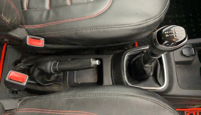 2018 Renault Kwid RXT 1.0 (O), CNG, Manual, 1,36,146 km, Gear Lever