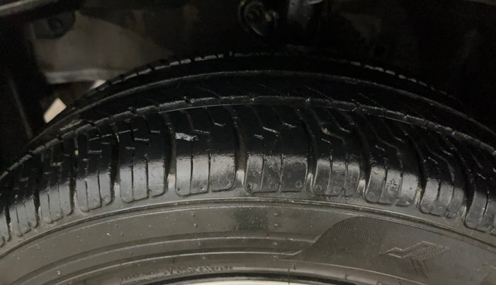 2014 Honda Brio S MT, Petrol, Manual, 66,776 km, Left Front Tyre Tread