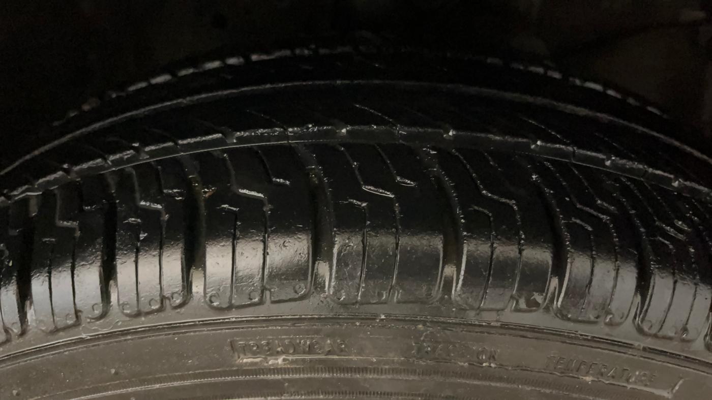 2014 Honda Brio S MT, Petrol, Manual, 67,042 km, Right Front Tyre Tread