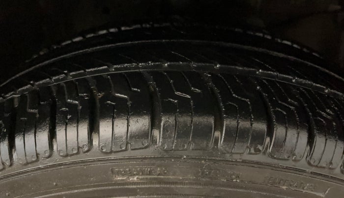 2014 Honda Brio S MT, Petrol, Manual, 66,776 km, Right Front Tyre Tread