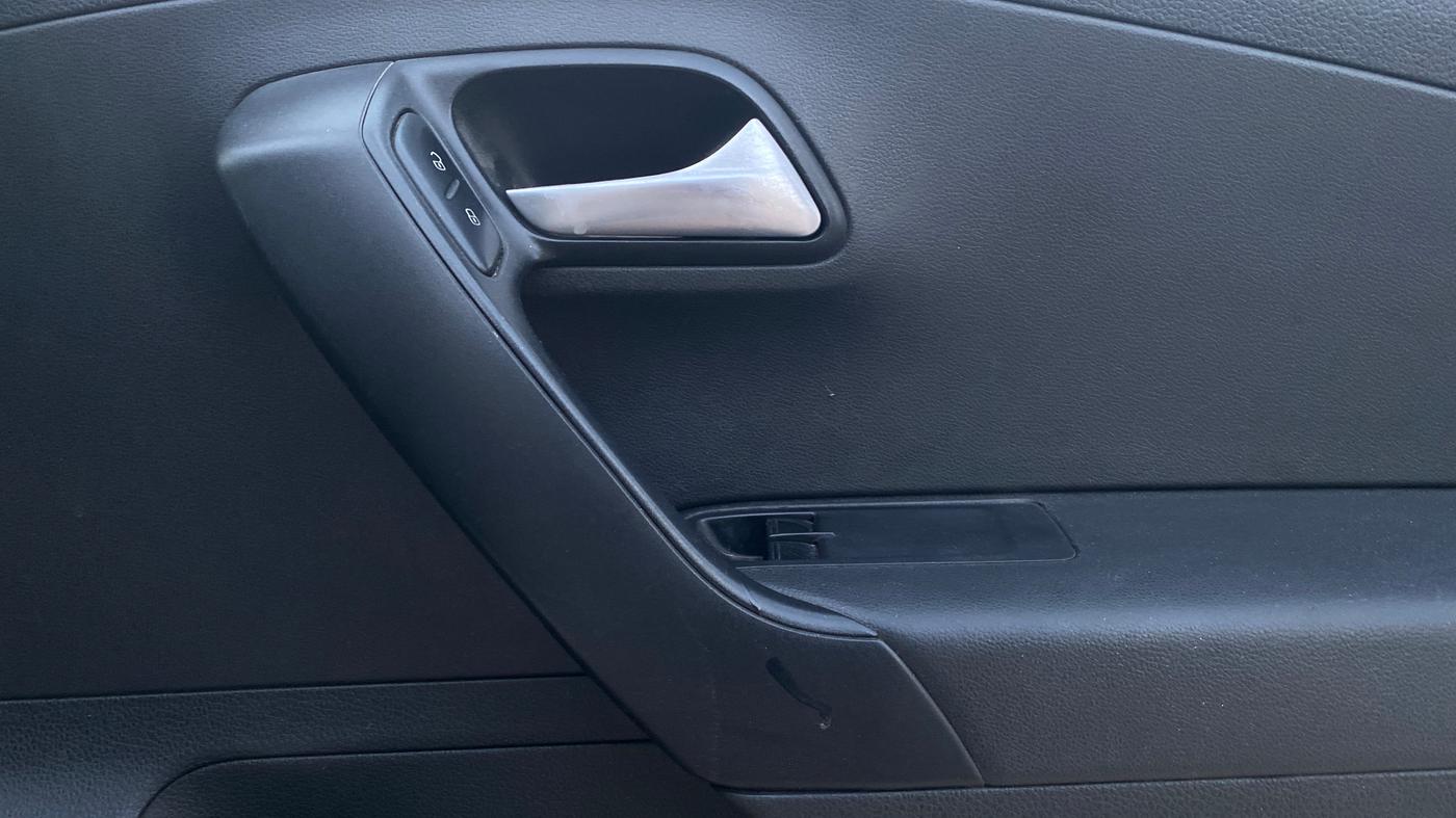 2019 Volkswagen Polo TRENDLINE 1.0L, CNG, Manual, 47,196 km, Driver Side Door Panels Control