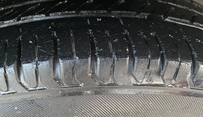 2019 Volkswagen Polo TRENDLINE 1.0L, CNG, Manual, 47,193 km, Right Front Tyre Tread