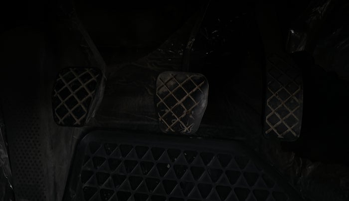 2019 Volkswagen Polo TRENDLINE 1.0L, CNG, Manual, 47,193 km, Pedals