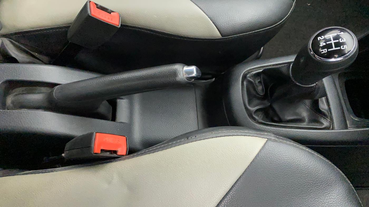 2014 Maruti Swift ZXI, Petrol, Manual, 58,186 km, Gear Lever