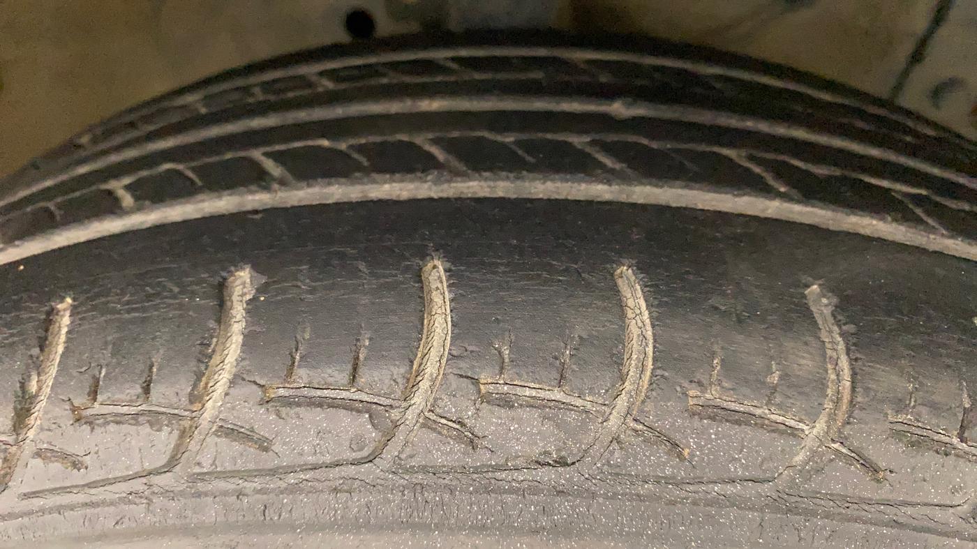 2014 Maruti Swift ZXI, Petrol, Manual, 58,186 km, Right Front Tyre Tread