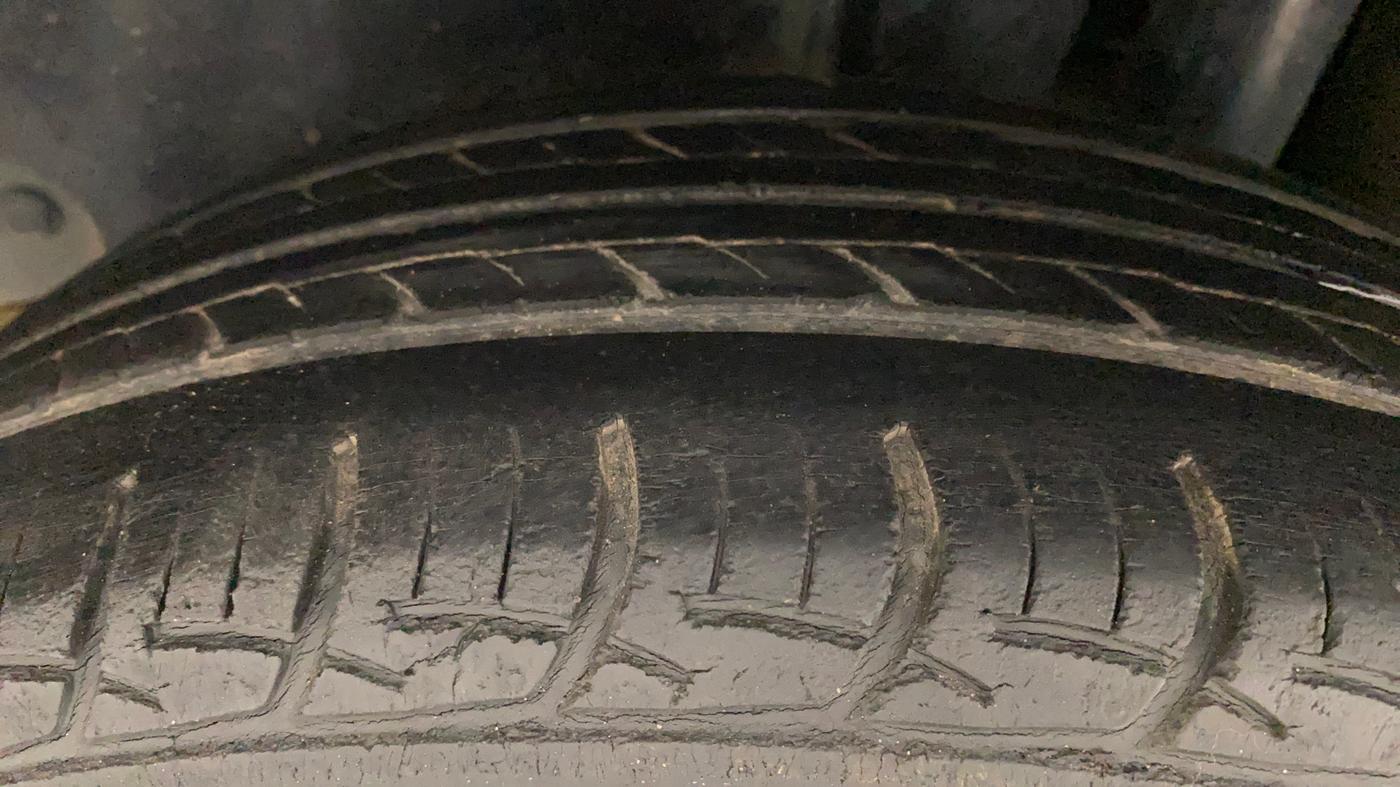 2014 Maruti Swift ZXI, Petrol, Manual, 58,186 km, Left Rear Tyre Tread
