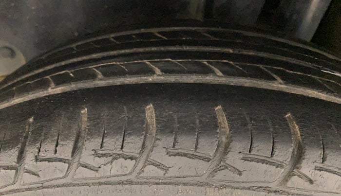 2014 Maruti Swift ZXI, Petrol, Manual, 58,186 km, Left Rear Tyre Tread