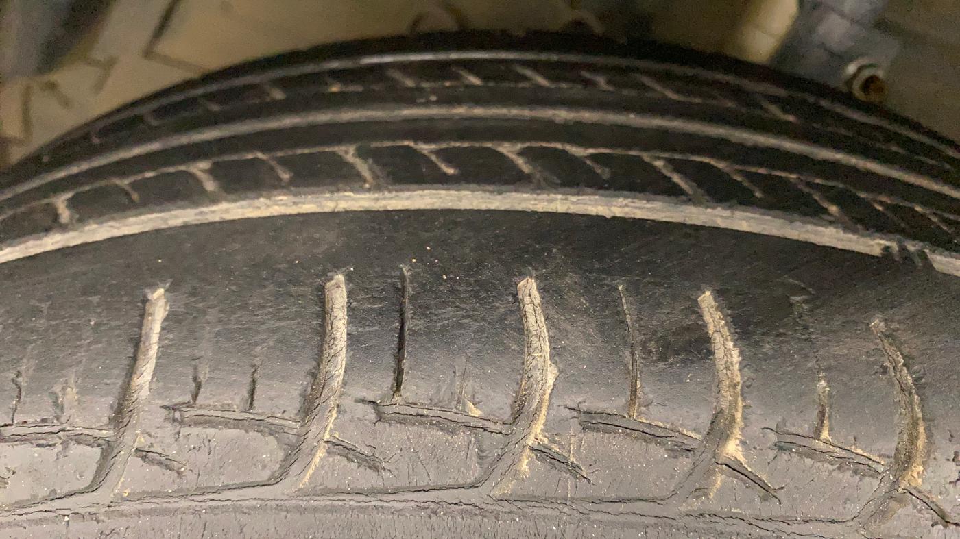 2014 Maruti Swift ZXI, Petrol, Manual, 58,186 km, Left Front Tyre Tread