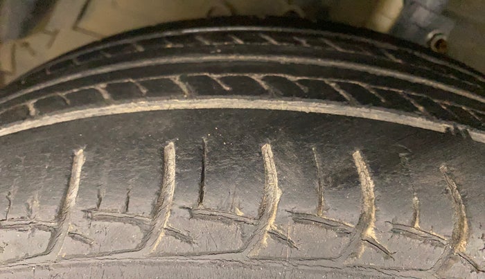 2014 Maruti Swift ZXI, Petrol, Manual, 58,186 km, Left Front Tyre Tread
