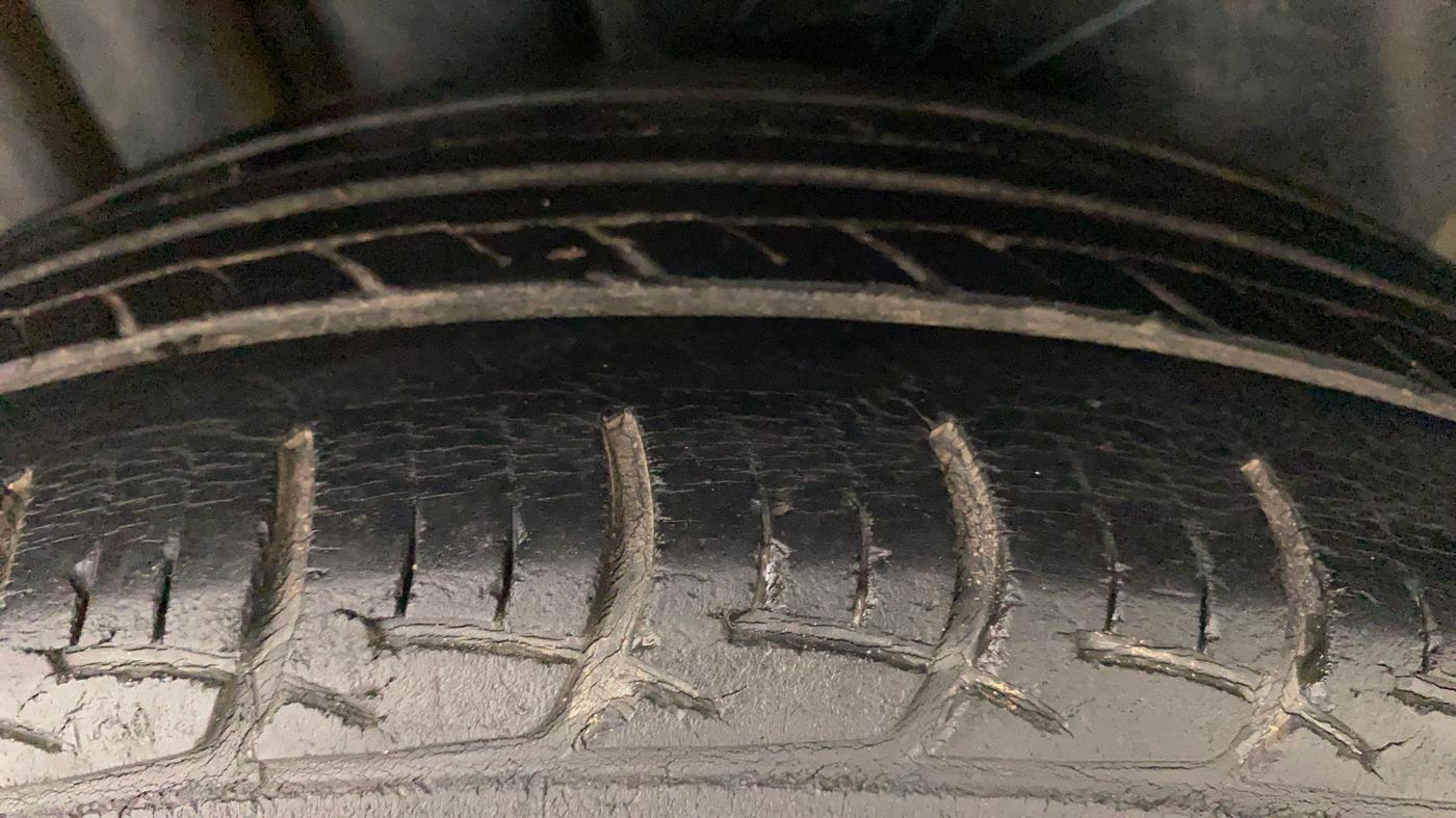 2014 Maruti Swift ZXI, Petrol, Manual, 58,186 km, Right Rear Tyre Tread