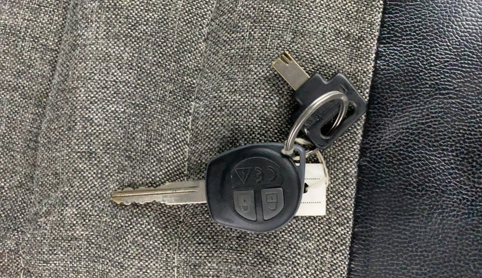 2015 Maruti Swift VXI, Petrol, Manual, 50,789 km, Key Close Up