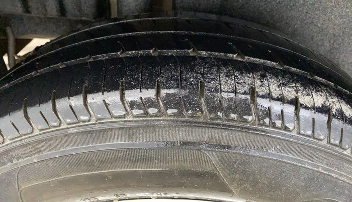 2015 Maruti Swift VXI, Petrol, Manual, 50,789 km, Right Rear Tyre Tread