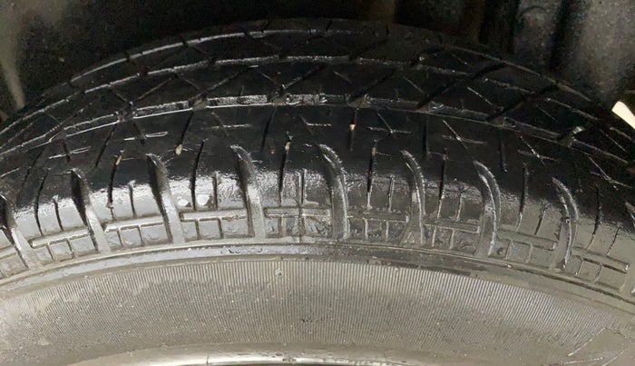 2015 Maruti Swift VXI, Petrol, Manual, 50,789 km, Left Rear Tyre Tread