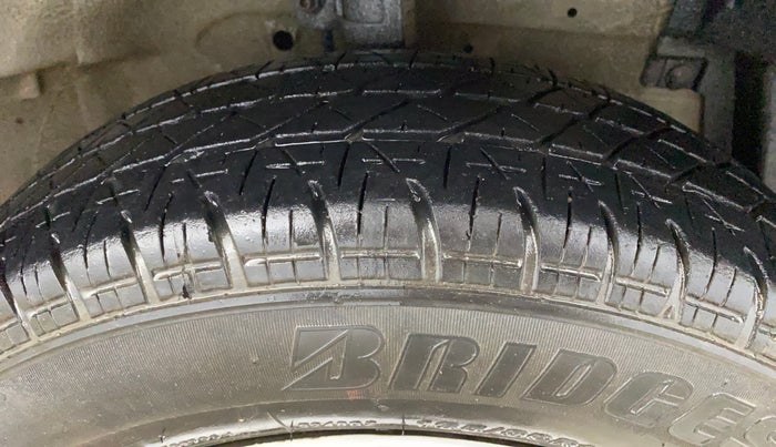 2015 Maruti Swift VXI, Petrol, Manual, 50,789 km, Right Front Tyre Tread