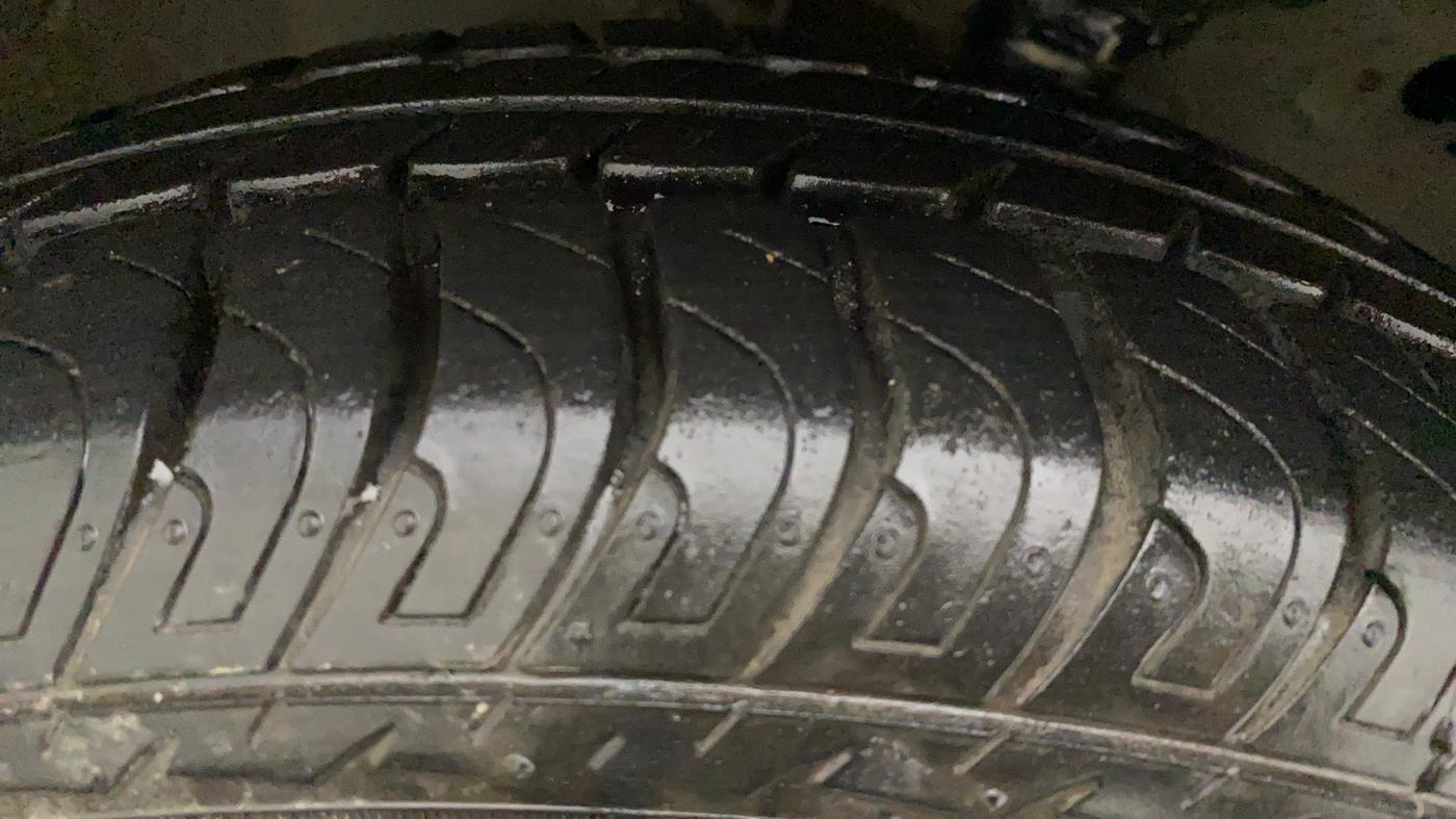 2012 Maruti Wagon R 1.0 VXI, Petrol, Manual, 10,710 km, Right Rear Tyre Tread