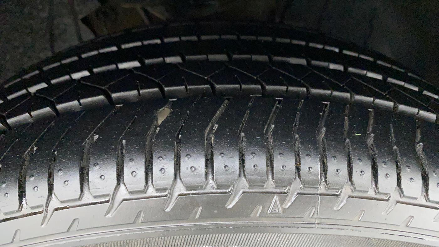 2018 Volkswagen TIGUAN HIGHLINE A/T, Diesel, Automatic, 74,732 km, Right Front Tyre Tread