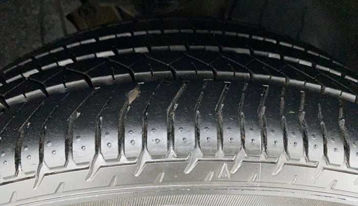 2018 Volkswagen TIGUAN HIGHLINE A/T, Diesel, Automatic, 74,732 km, Right Front Tyre Tread