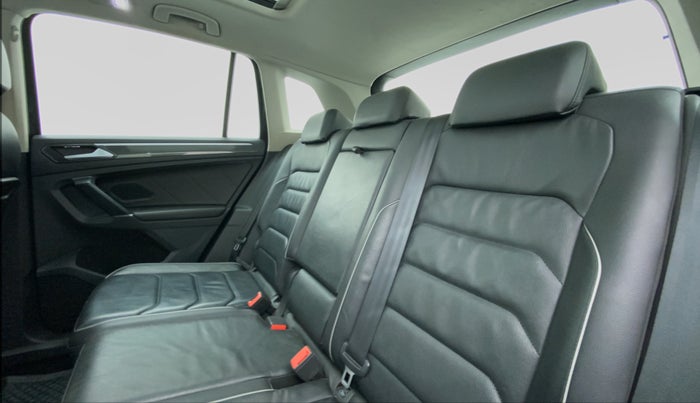 2018 Volkswagen TIGUAN HIGHLINE A/T, Diesel, Automatic, 74,732 km, Right Side Rear Door Cabin