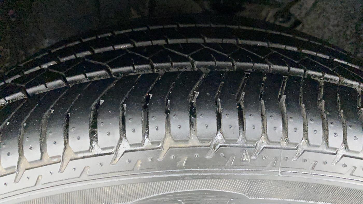 2018 Volkswagen TIGUAN HIGHLINE A/T, Diesel, Automatic, 74,732 km, Left Front Tyre Tread