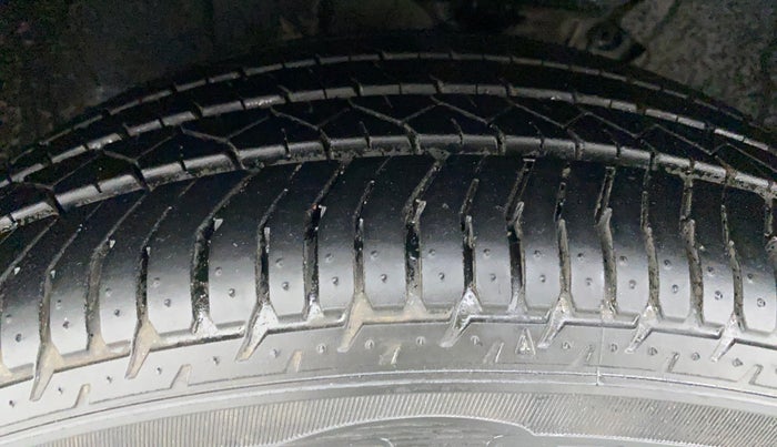 2018 Volkswagen TIGUAN HIGHLINE A/T, Diesel, Automatic, 74,732 km, Left Front Tyre Tread