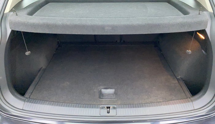 2018 Volkswagen TIGUAN HIGHLINE A/T, Diesel, Automatic, 74,732 km, Boot Inside