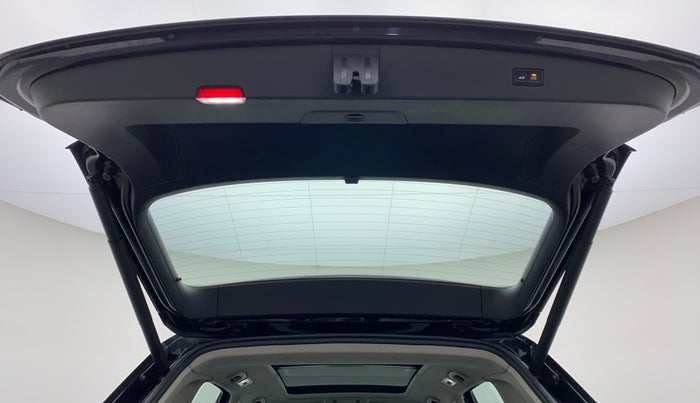 2018 Volkswagen TIGUAN HIGHLINE A/T, Diesel, Automatic, 74,732 km, Boot Door Open