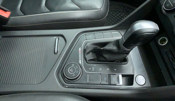 2018 Volkswagen TIGUAN HIGHLINE A/T, Diesel, Automatic, 74,732 km, Gear Lever