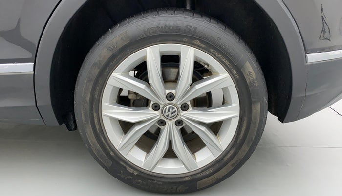 2018 Volkswagen TIGUAN HIGHLINE A/T, Diesel, Automatic, 74,732 km, Left Rear Wheel