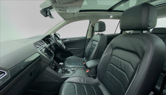 2018 Volkswagen TIGUAN HIGHLINE A/T, Diesel, Automatic, 74,732 km, Right Side Front Door Cabin