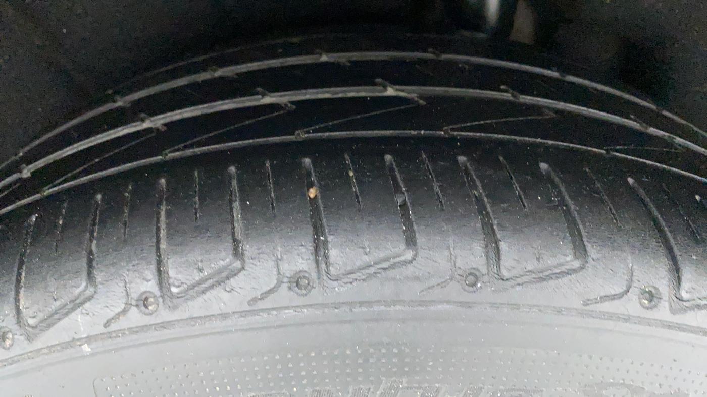 2018 Volkswagen TIGUAN HIGHLINE A/T, Diesel, Automatic, 74,732 km, Left Rear Tyre Tread